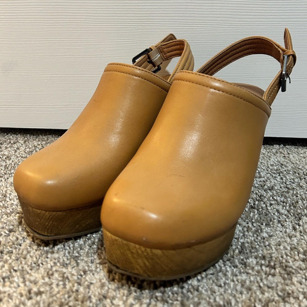 Universal Thread Platform Shoes - Picture 2 of 5